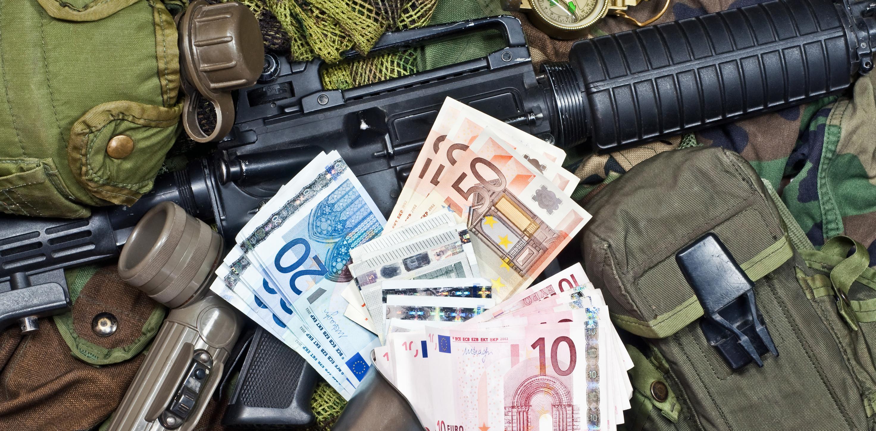 كيف أنعشت الحرب الأوكرانية "السوق السوداء" للأسلحة؟